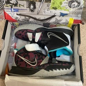 Kyrie 7 Unisex Sneakers size 2